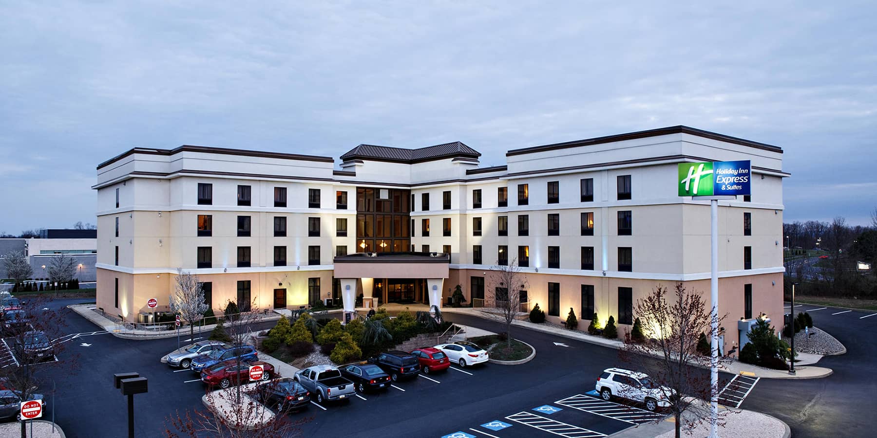 Exterior of Holiday Inn Express. Mechanicsburg